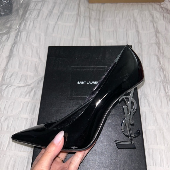Selling all designer shoes; Dior, ysl, Yeezy, Nike, Gucci - Picture 3 of 16